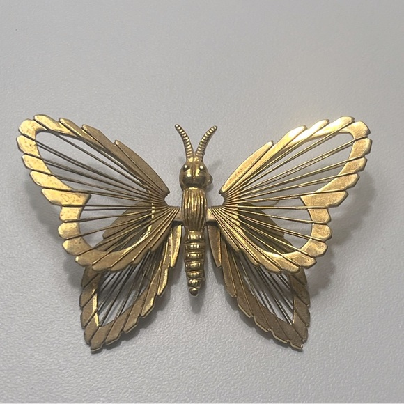 Monet gold tone vintage butterfly brooch stamped cottage core nature forest - Picture 1 of 5